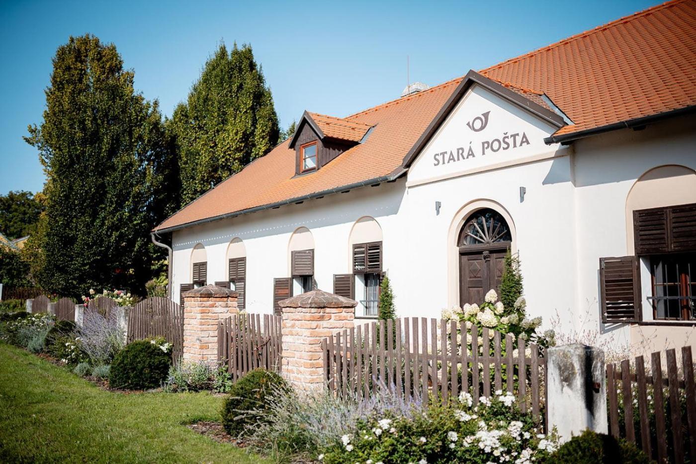 Penzion Stara Posta Hotell Kovalovice Exteriör bild